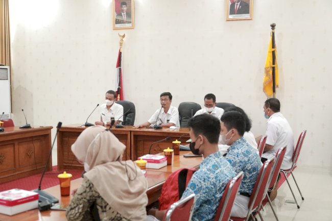 Pemenang Krenova Klaten 2022 Menerima Penghargaan