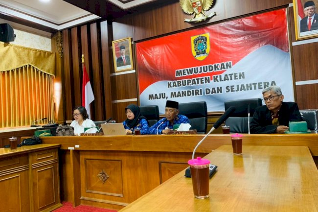 Rapat Forum Konsultasi Publik Tentang Pelayanan Publik di Bappedalitbang Klaten 