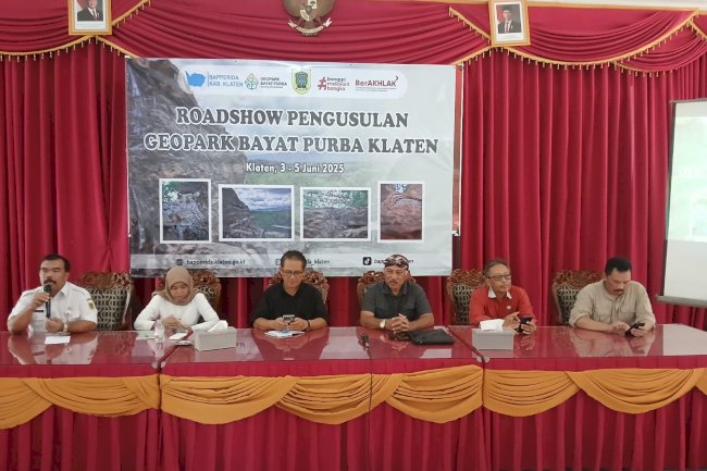 KLATEN GENCAR SOSIALISASIKAN PENGUSULAN GEOPARK BAYAT PURBA MENYASAR 13 KECAMATAN DELINIASI