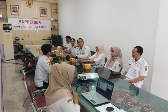 BAPPERIDA TERIMA KUNJUNGAN BAHAS MUSRENBANG CSR KABUPATEN KARANGANYAR