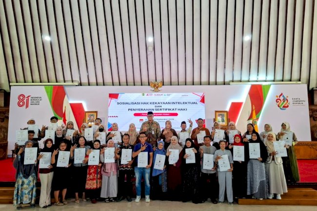 SOSIALISASI  DAN PENYERAHAN SERTIFIKAT HaKI
