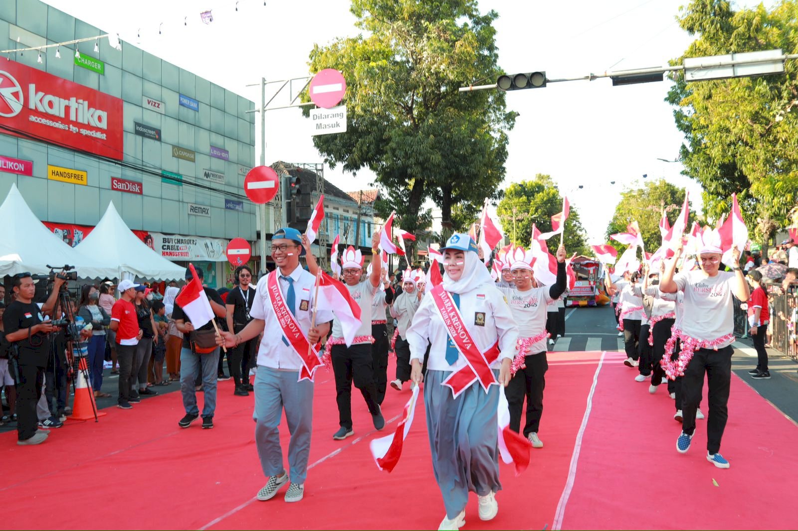 Usung Tema Kabupaten Terinovatif, BAPPERIDA Ikut Meriahkan Karnaval Pembangunan Klaten 2024