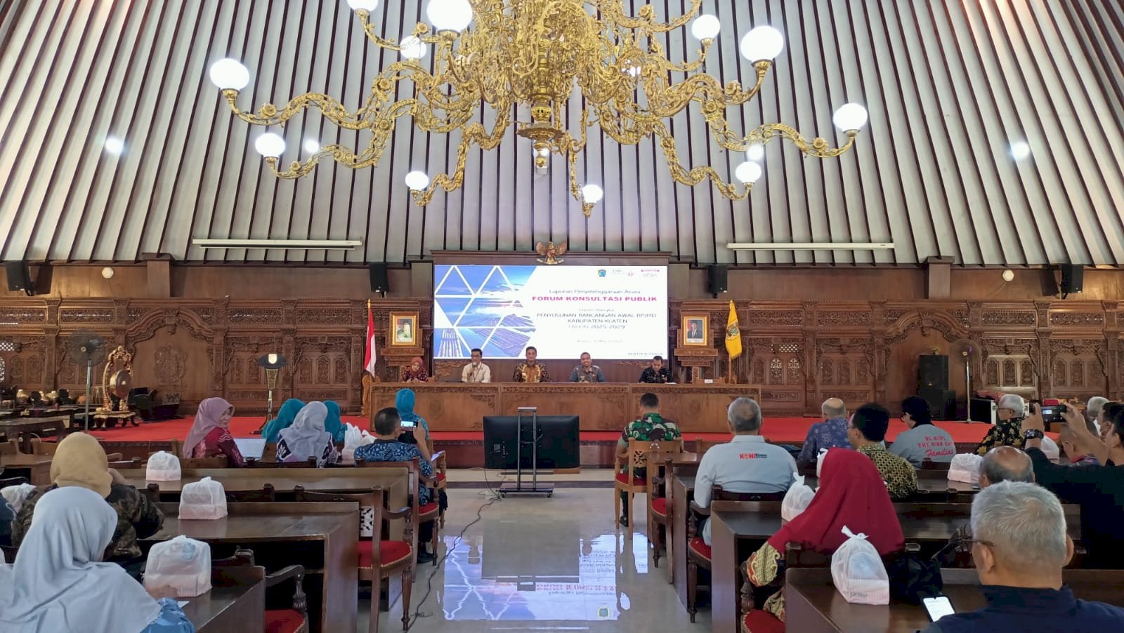 JARING ASPIRASI PEMANGKU KEPENTINGAN BAPPERIDA GELAR FORUM KONSULTASI PUBLIK RANWAL RPJMD 