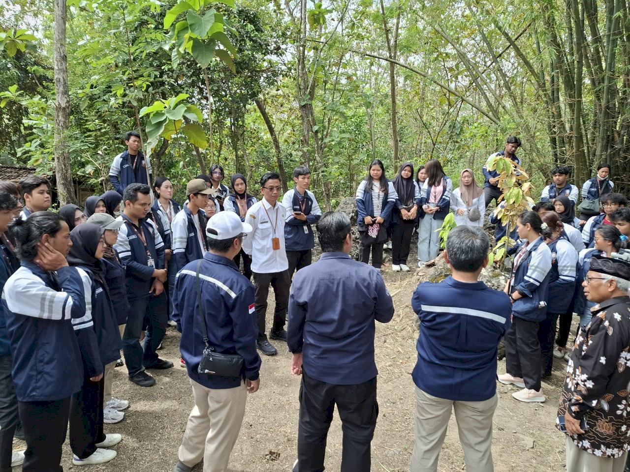 VERIFIKASI KAWASAN CAGAR ALAM GEOLOGI DI BAYAT MENUJU GEOPARK BAYAT