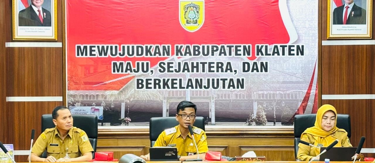MENGAWALI TAHUN 2026, BAPPERIDA LAKSANAKAN PENANDATANGANAN PAKTA INTEGRITAS, PERJANJIAN KINERJA SERTA PENYERAHAN SK PPPK PARUH WAKTU