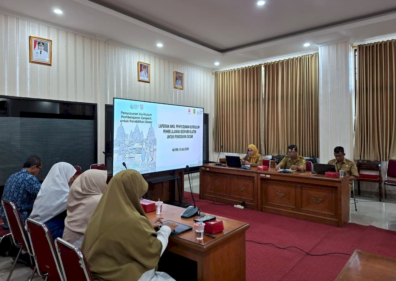 KURIKULUM PEMBELAJARAN GEOPARK, LANGKAH AWAL STRATEGIS MENGINTEGRASIKAN POTENSI GEOLOGI